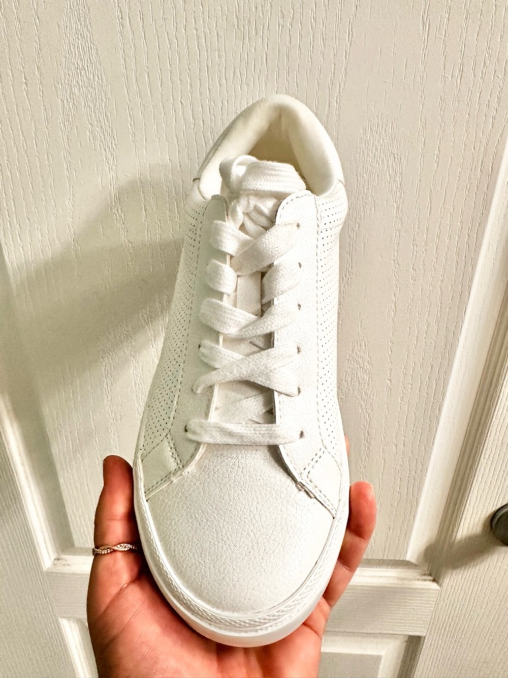 NWOT A NEW DAY Classic White Sneakers - Picture 3 of 5